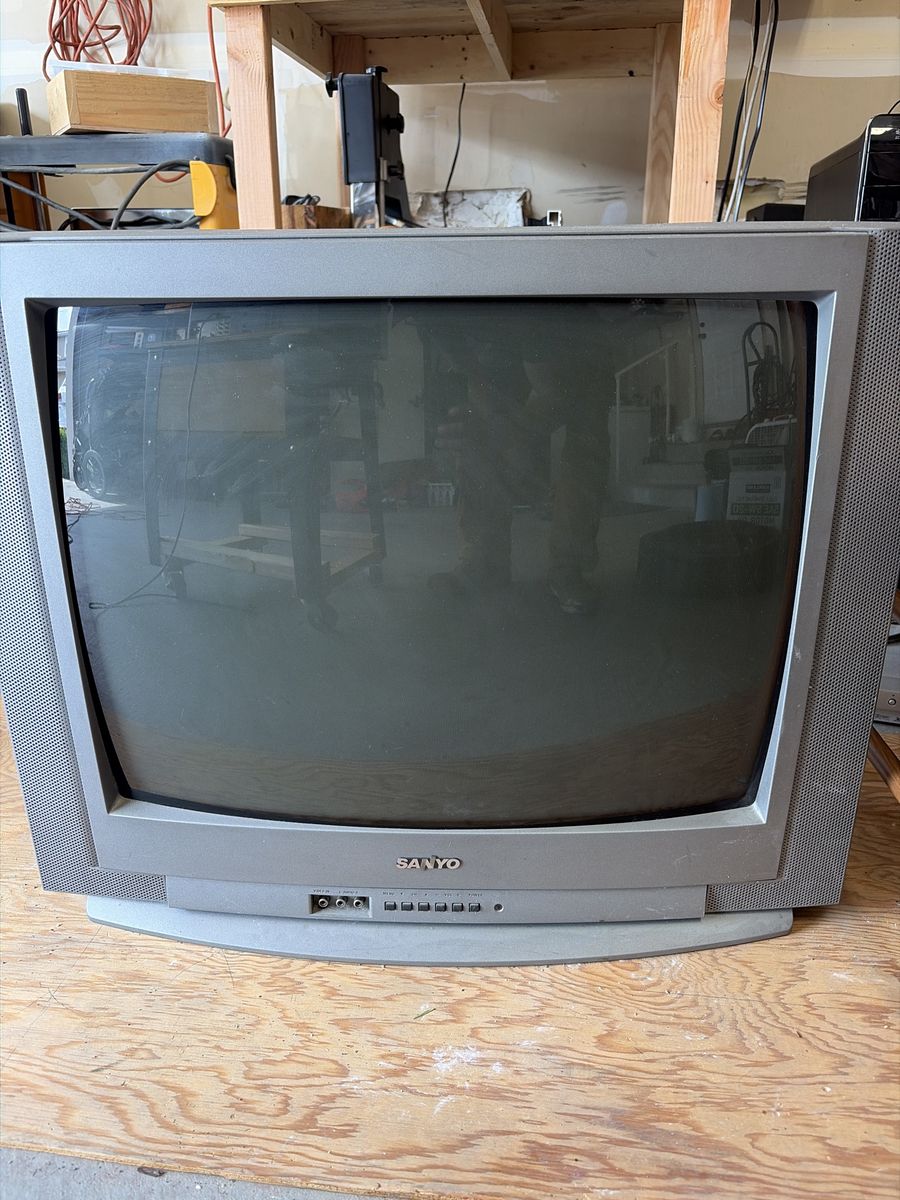 Old 26” Sanyo CRT tv