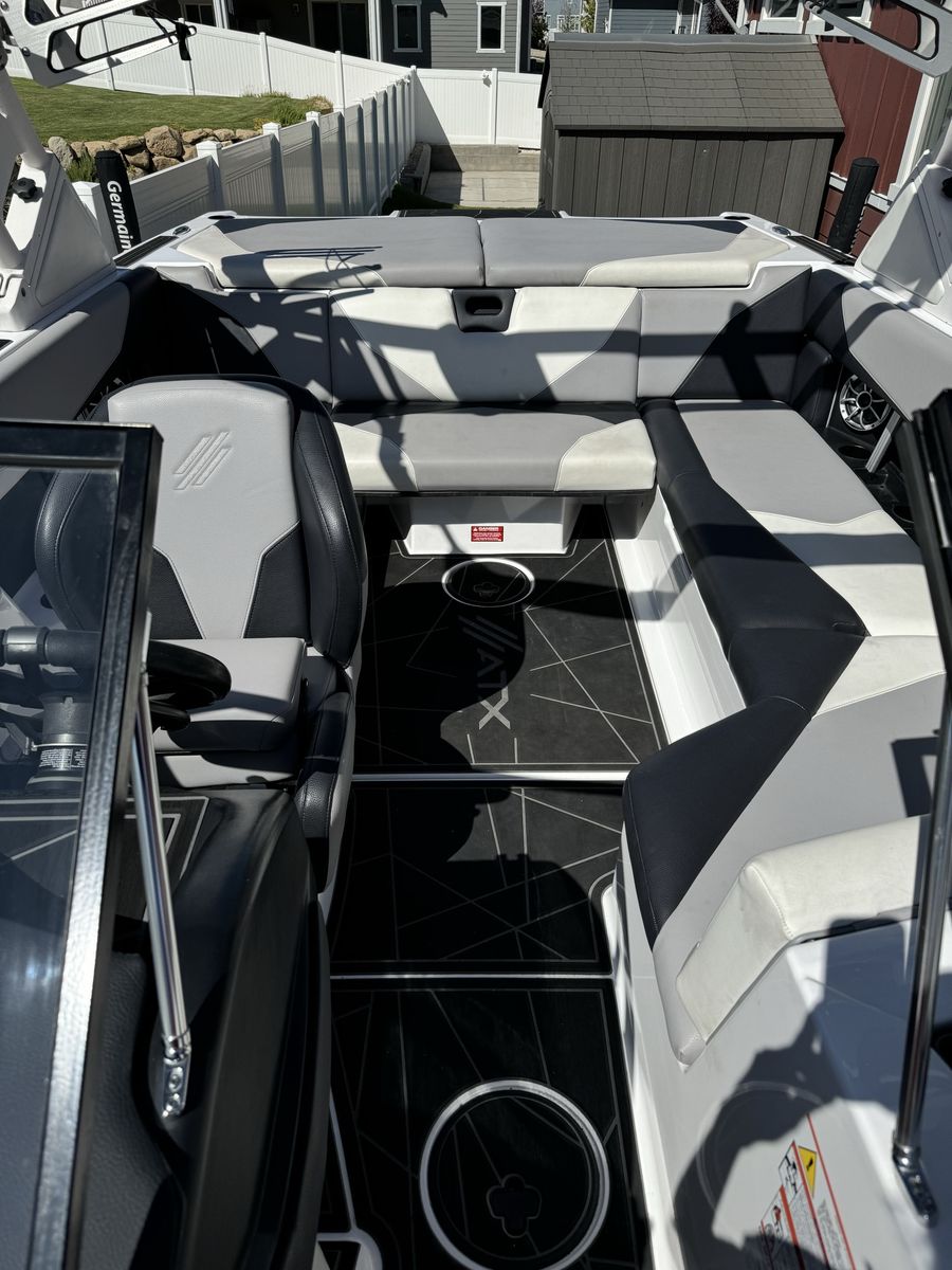 Main image 6