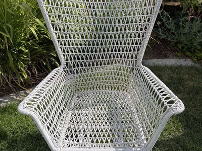 Darling vintage style wicker patio chair