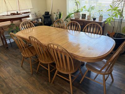 Solid Oak Dining Table with 8 Windsor Chairs - Expandable with Leaf