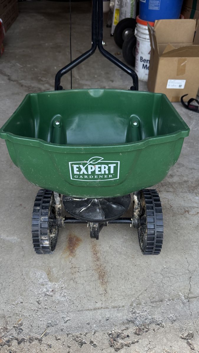Expert Gardener Push Spreader