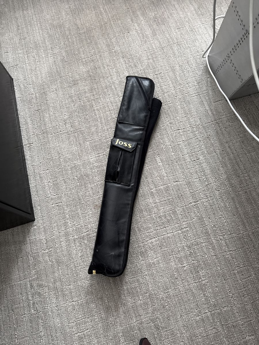 Billard and pool cue carrying cases leather