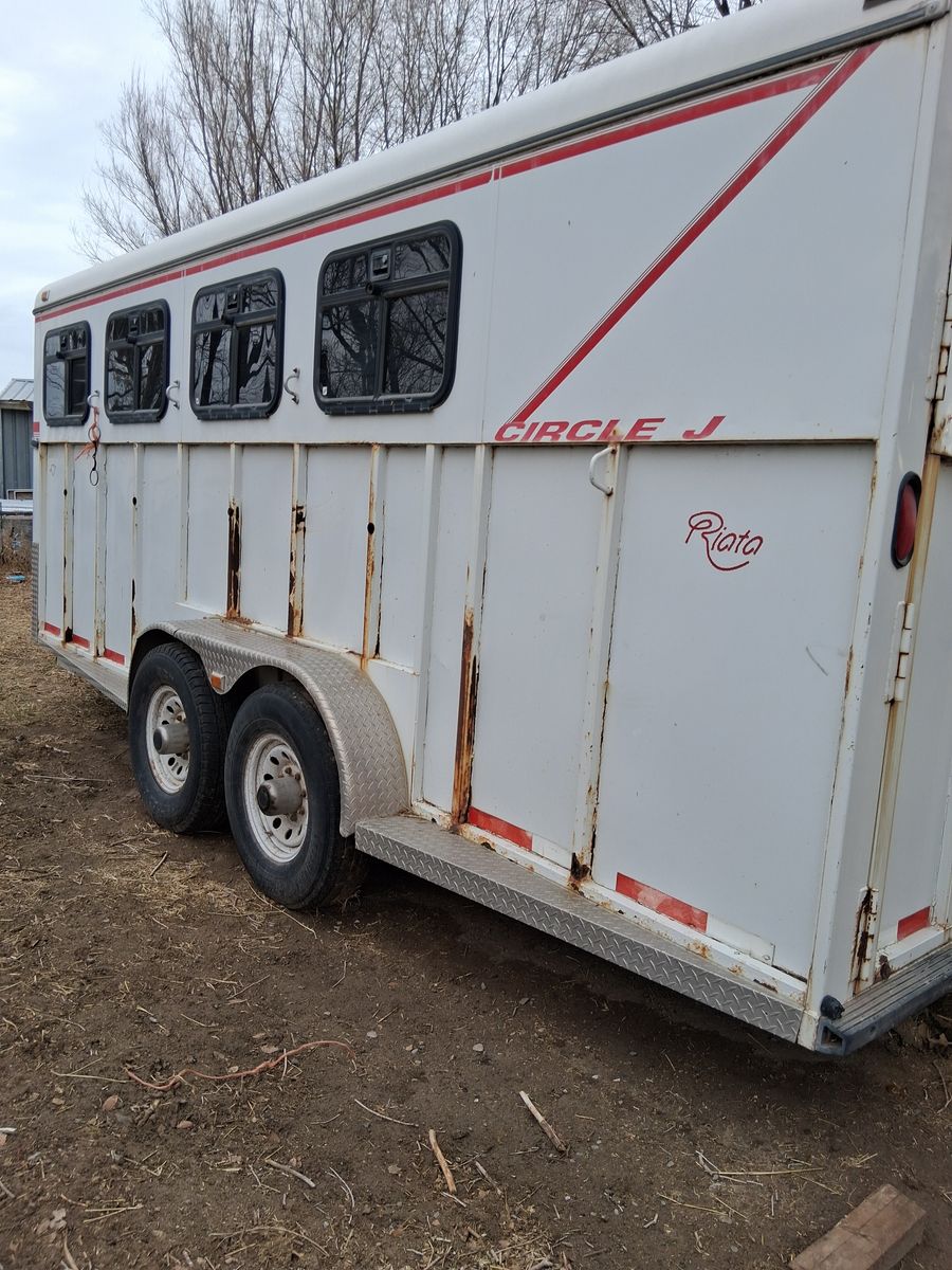 4 horse slant trailer