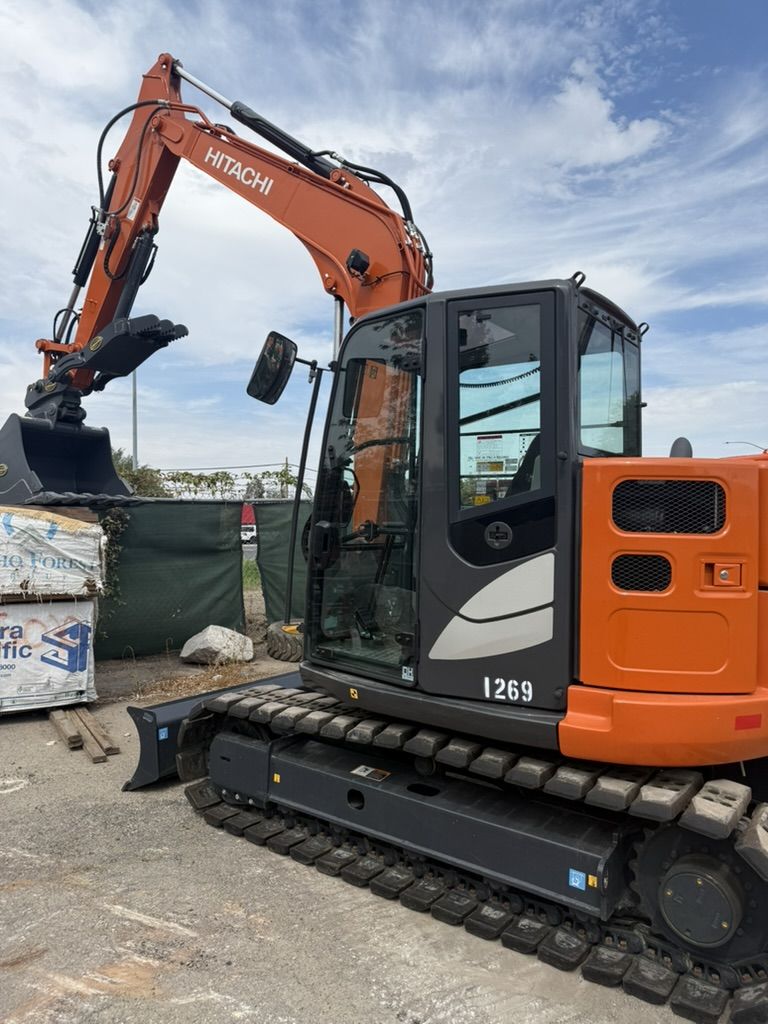 Hitachi ZX85 Excavator Rental – 8.5 Ton Mid-Size Excavator for Dirt Work & Utilities