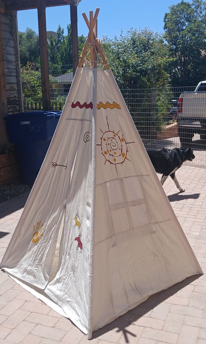 Children's play tee pee