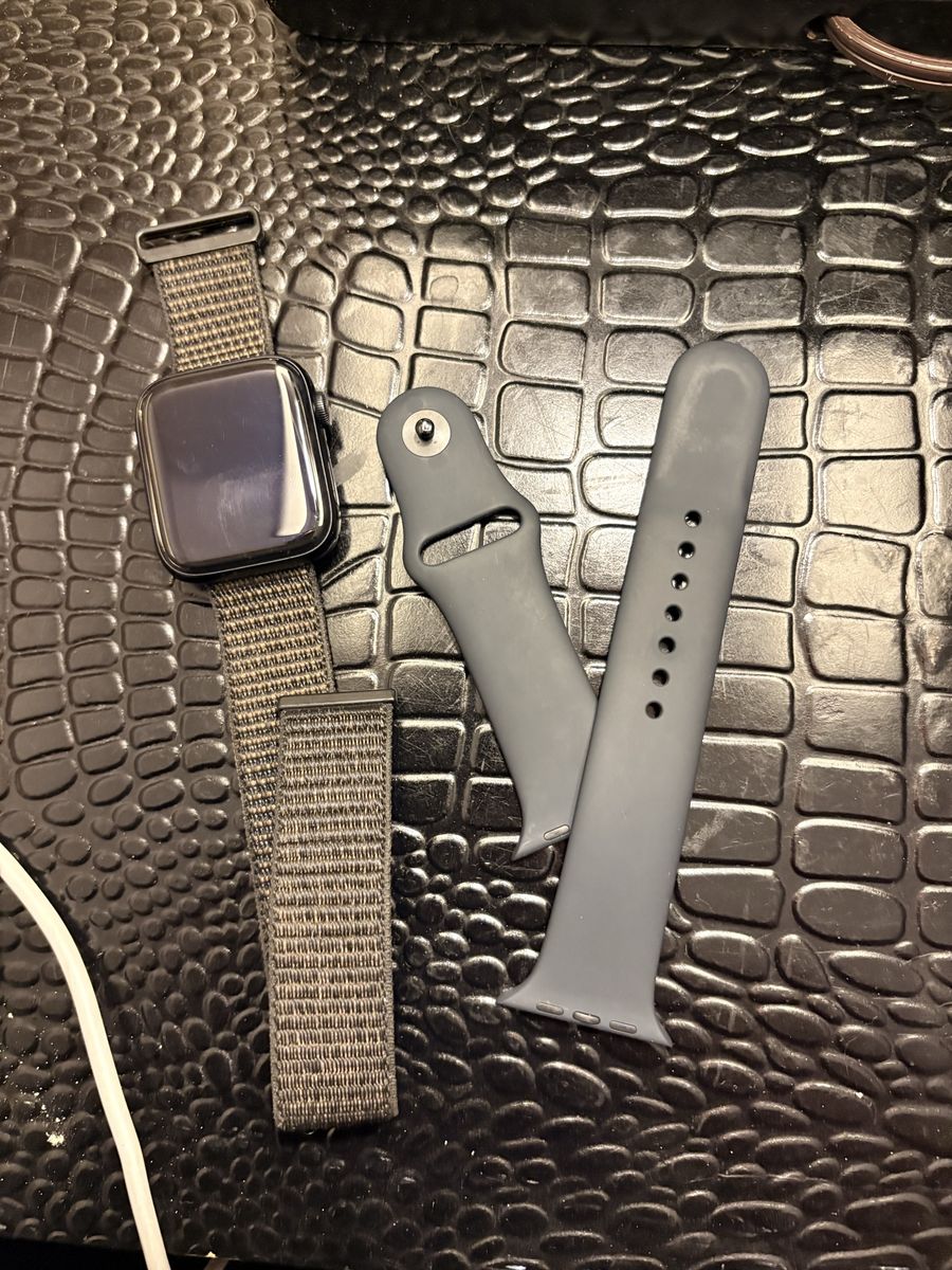 Apple Watch SE 44mm Space Gray Aluminum Case (GPS + Cellular) with Extra Band