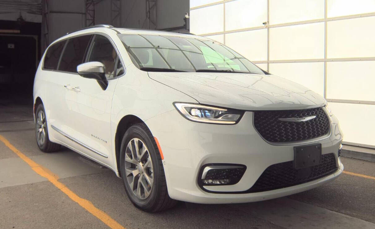 2023 Chrysler Pacifica Plug-In Hybrid Pinnacle