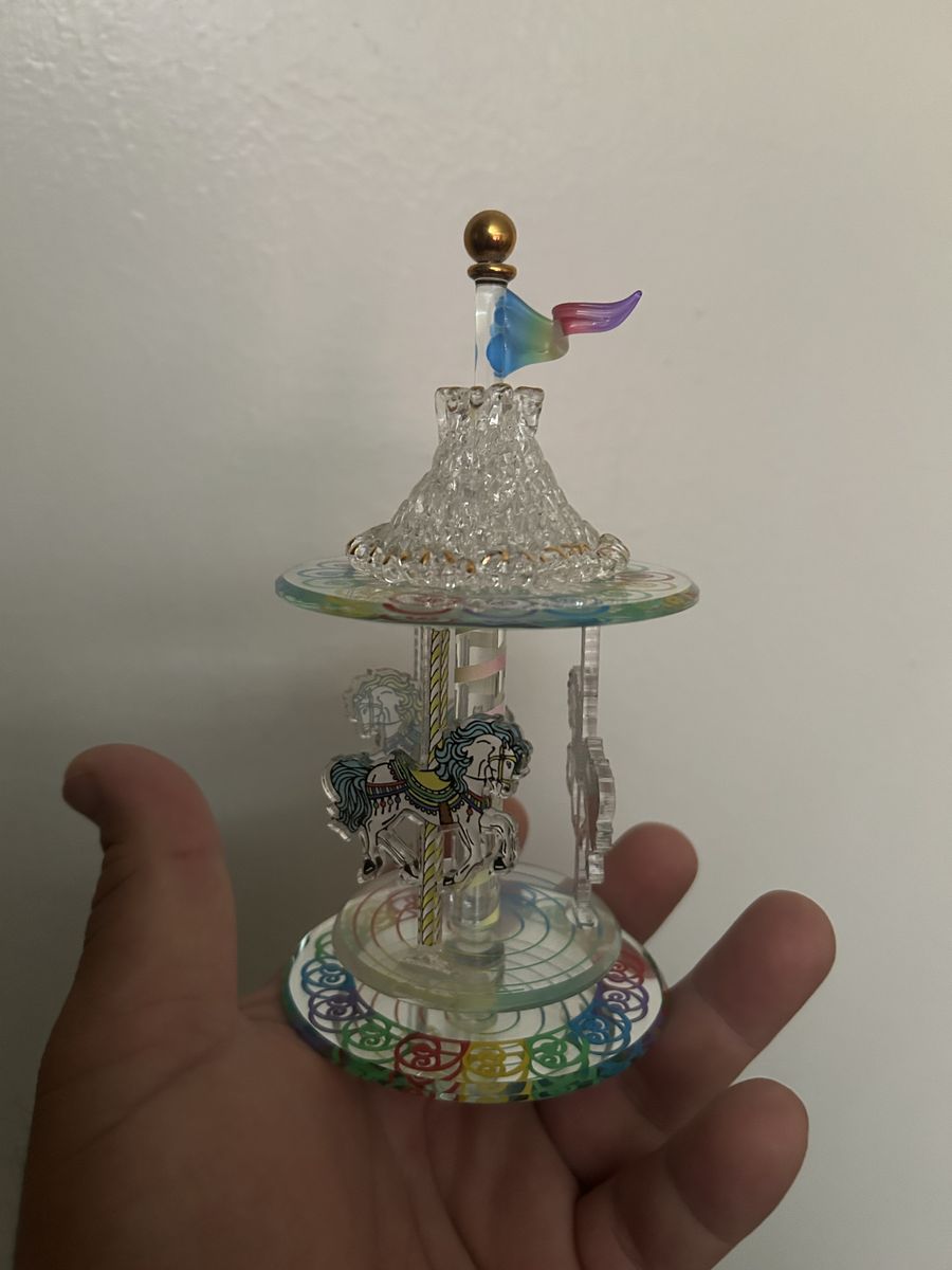 Glass carousel