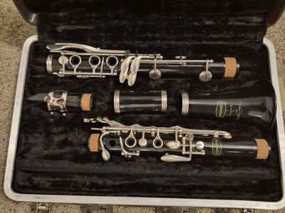 Bundy Clarinet with Warranty