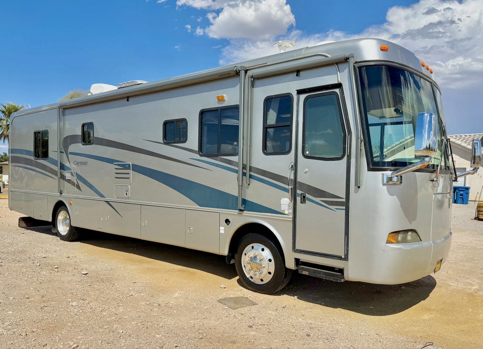 2006 Monaco cayman 36FT 2 slides diesel pusher $26,000