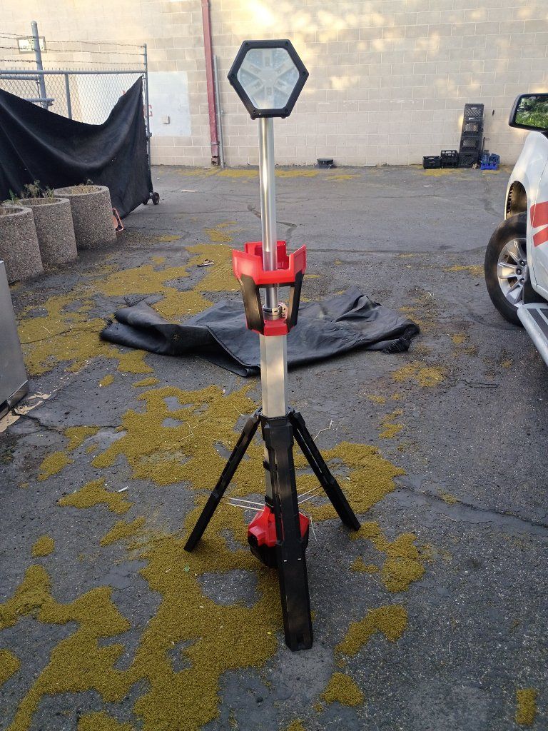 Milwaukee M18 Rocket LED Tower Light 2130-20 (Tool Only) - Portable & Extendable