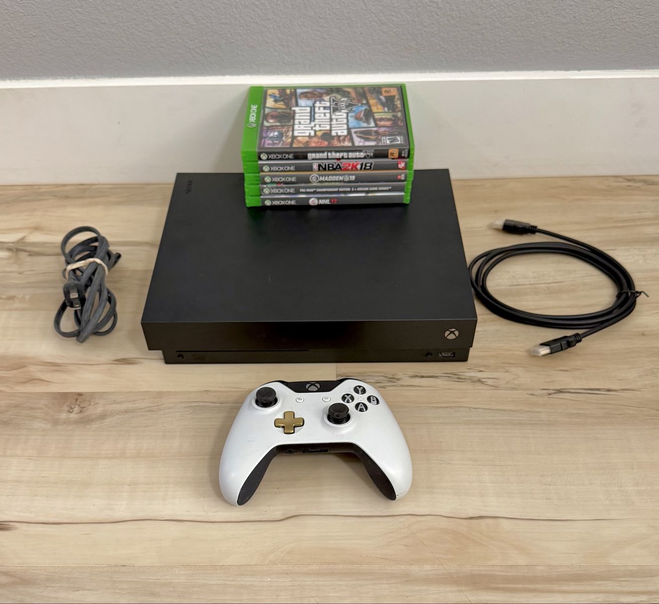 Xbox One X + 5-Games