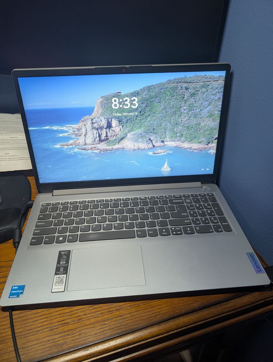 Lenovo IdeaPad 1i - 128GB SSD - 15.6 inch screen