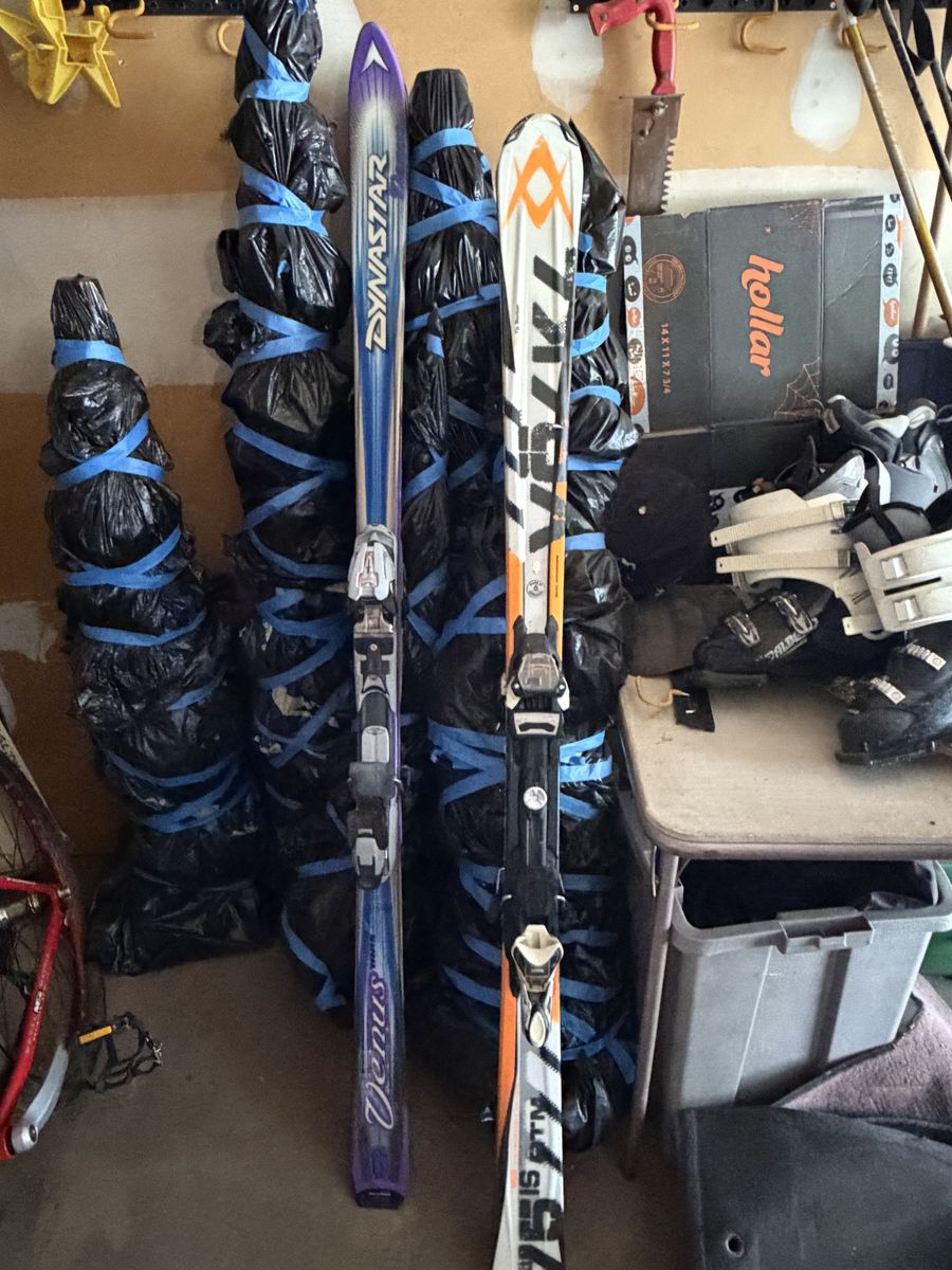 Women’s 175 cm downhill skis