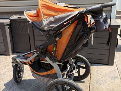 BOB Revolution SE Jogging Stroller - Never-Flat Gel Tubes