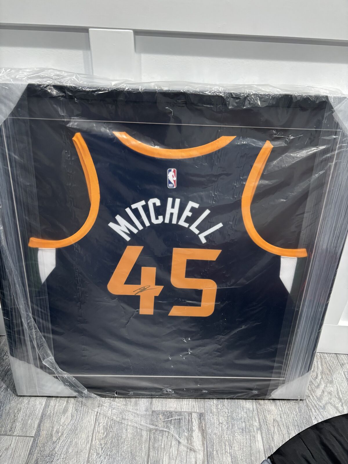 Donavan Mitchell framed Jersey