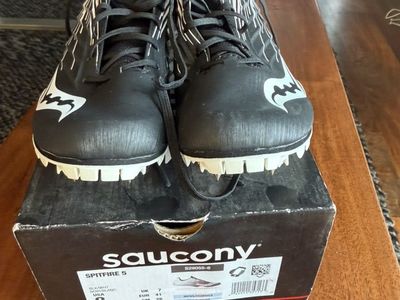 NIB Saucony Track Spikes