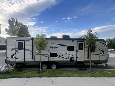 2018 Keystone Hideout 28BHSWE, Bunkhouse, Sleeps 10, Huge Slide, Hitch, Outdoor Kitchen, Lots of Extras