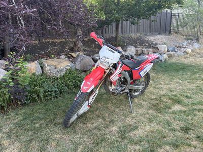 2005 Honda CRF 450X Dirt Bike - Red/White Off-Road Motorcycle