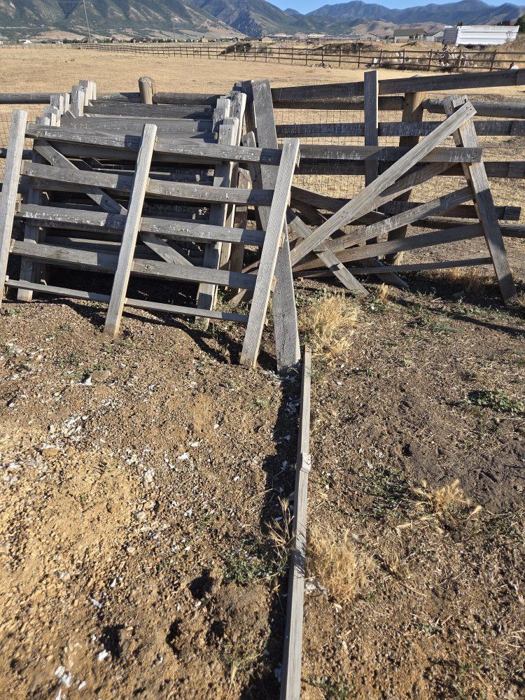 Assorted Reclaimed Wood Pallets & Planks - Construction, DIY, Projects