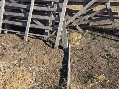Assorted Reclaimed Wood Pallets & Planks - Construction, DIY, Projects