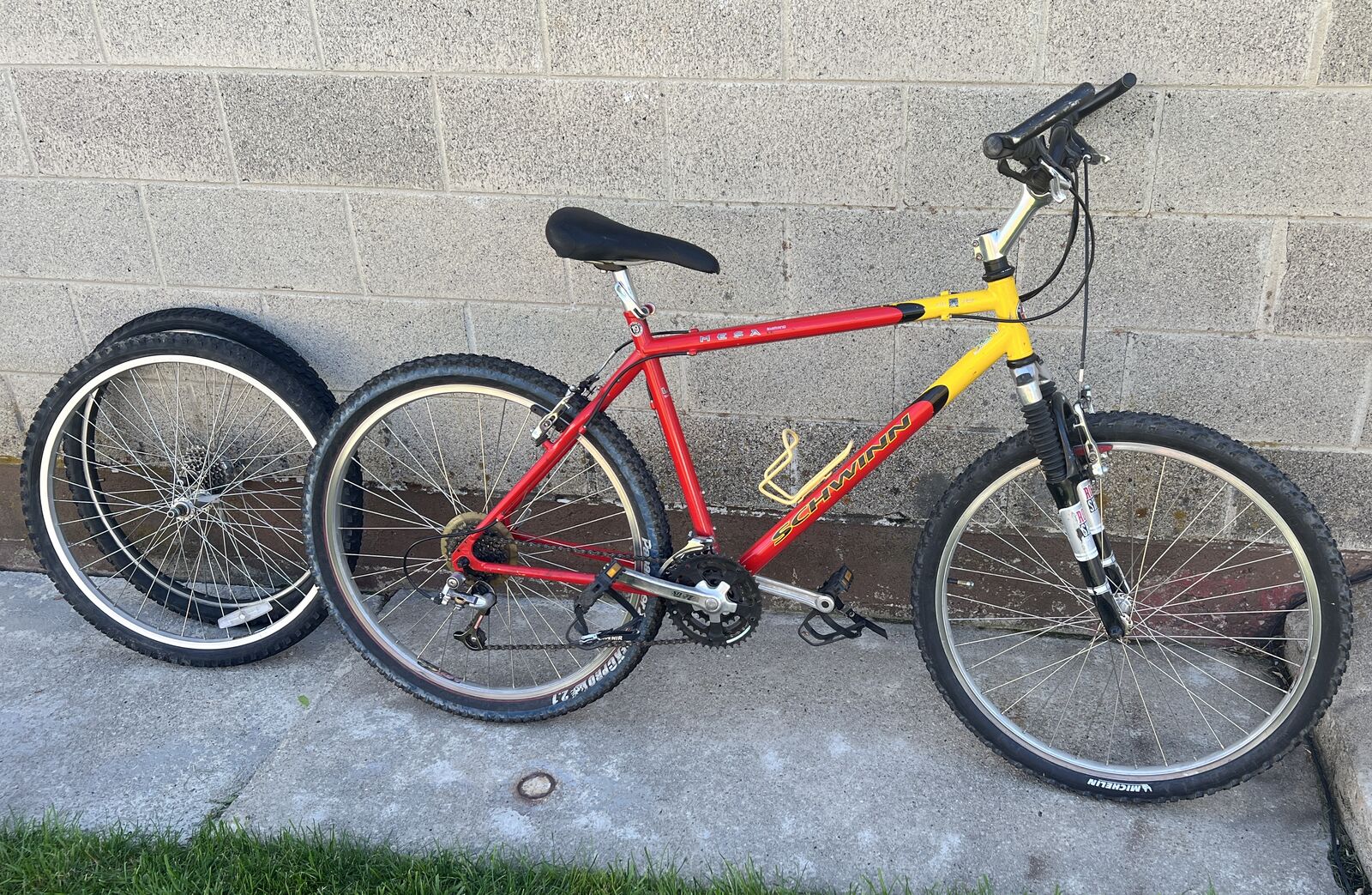 Men's Mesa Shimano Schwinn Mountain Bike