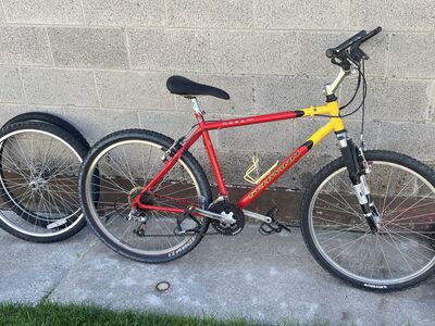 Men's Mesa Shimano Schwinn Mountain Bike