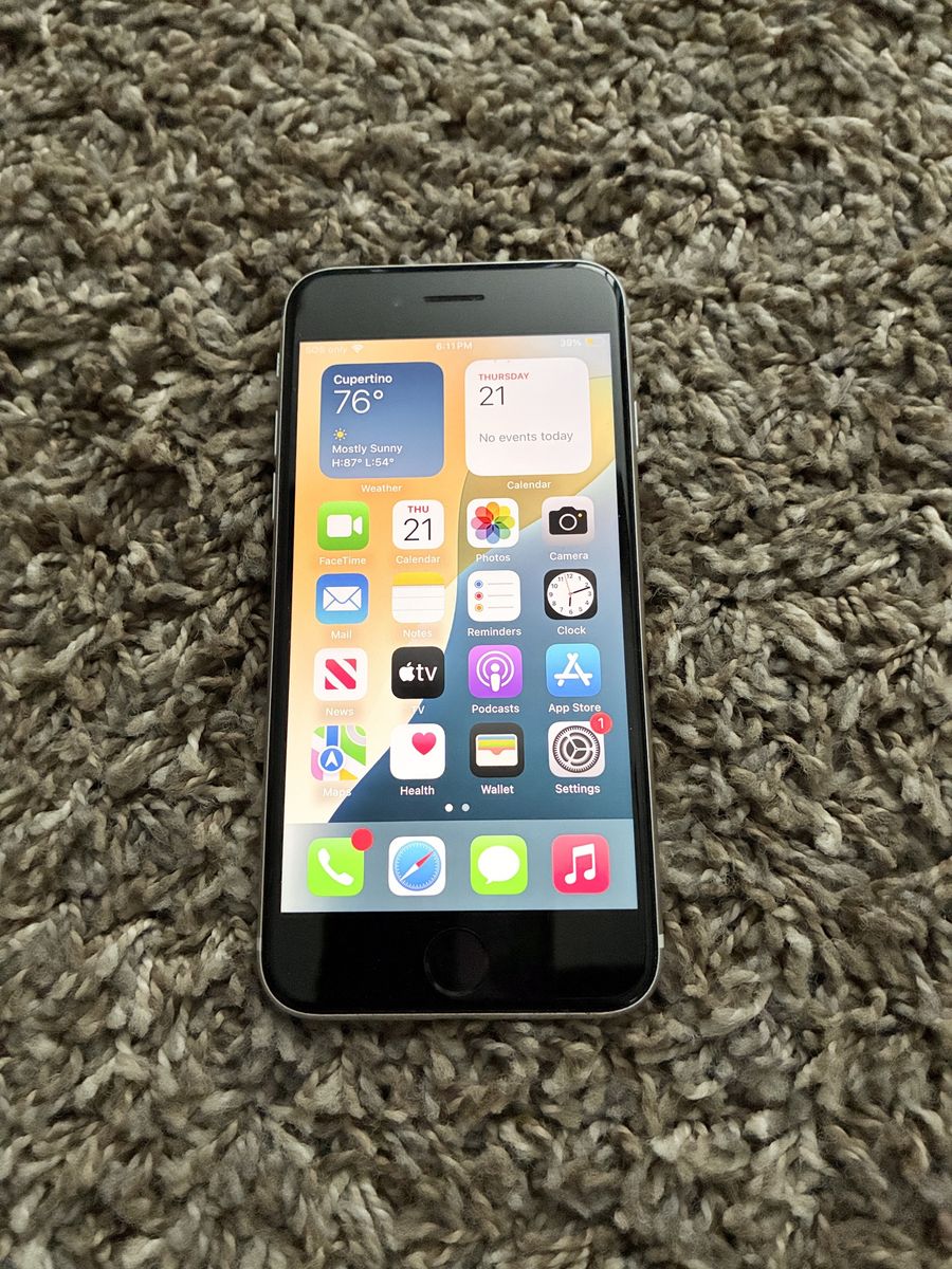 iPhone SE 2022 3rd generation starlight white unlocked 128 GB third gen