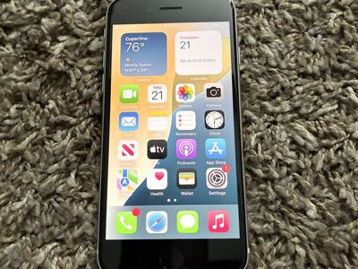 iPhone SE 2022 3rd generation starlight white unlocked 128 GB third gen