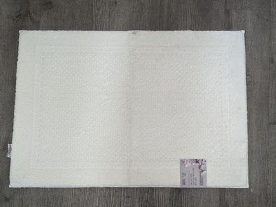 Purely Indulgent White Bath Mat 24x36 – Plush Spa Style Rug