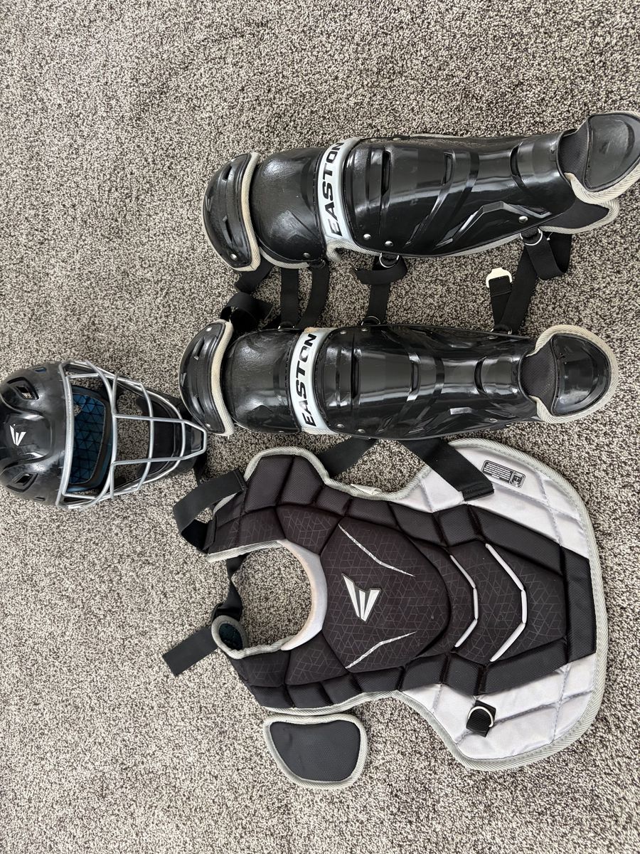 Easton Gametime catcher's gear set youth 9-12