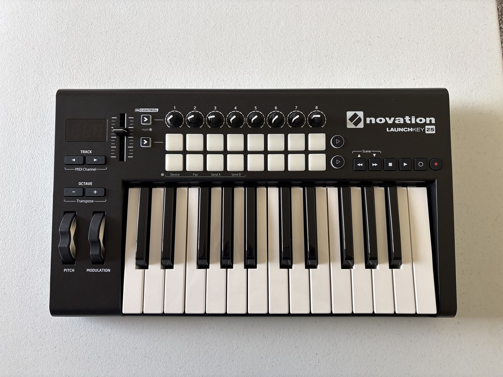 Novation Launchkey 25 MIDI Controller