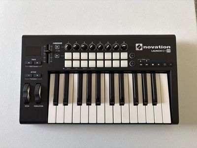 Novation Launchkey 25 MIDI Controller