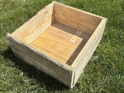 Simple planter box 1x1 foot