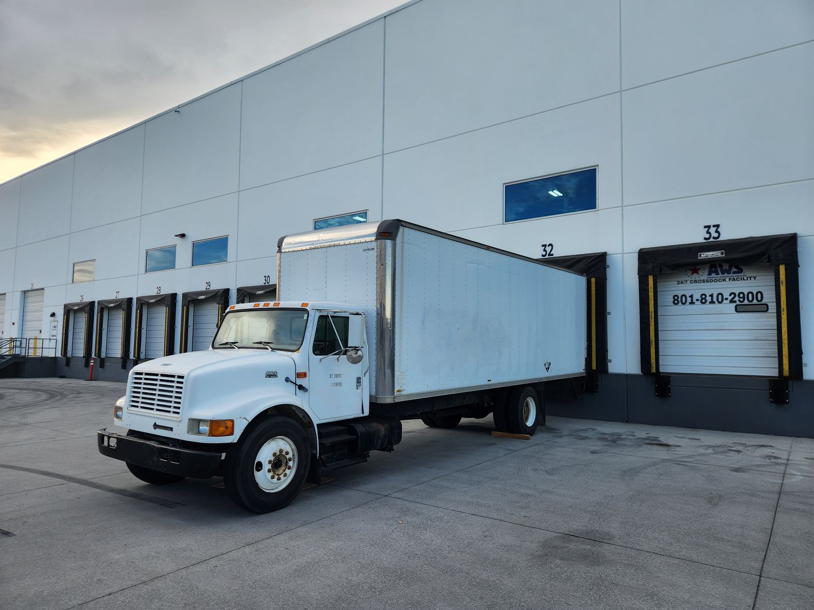 2000 International 4000 Series, Diesel,  6 cylinder, 26' Box Truck