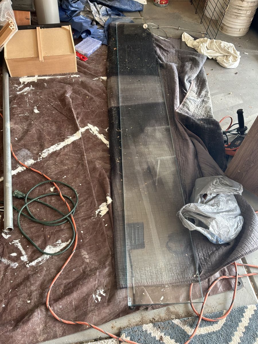 Free glass shelves