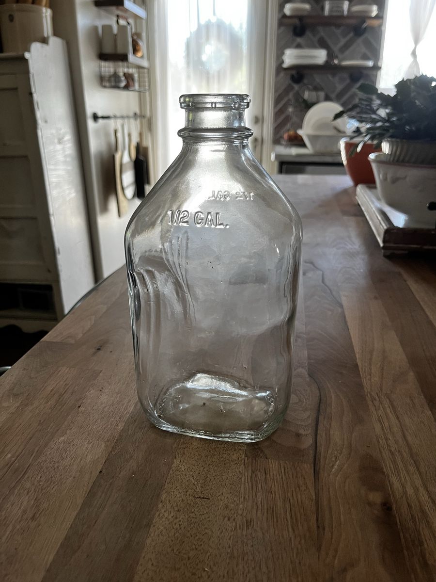 Cream Weber milk crate with jugs