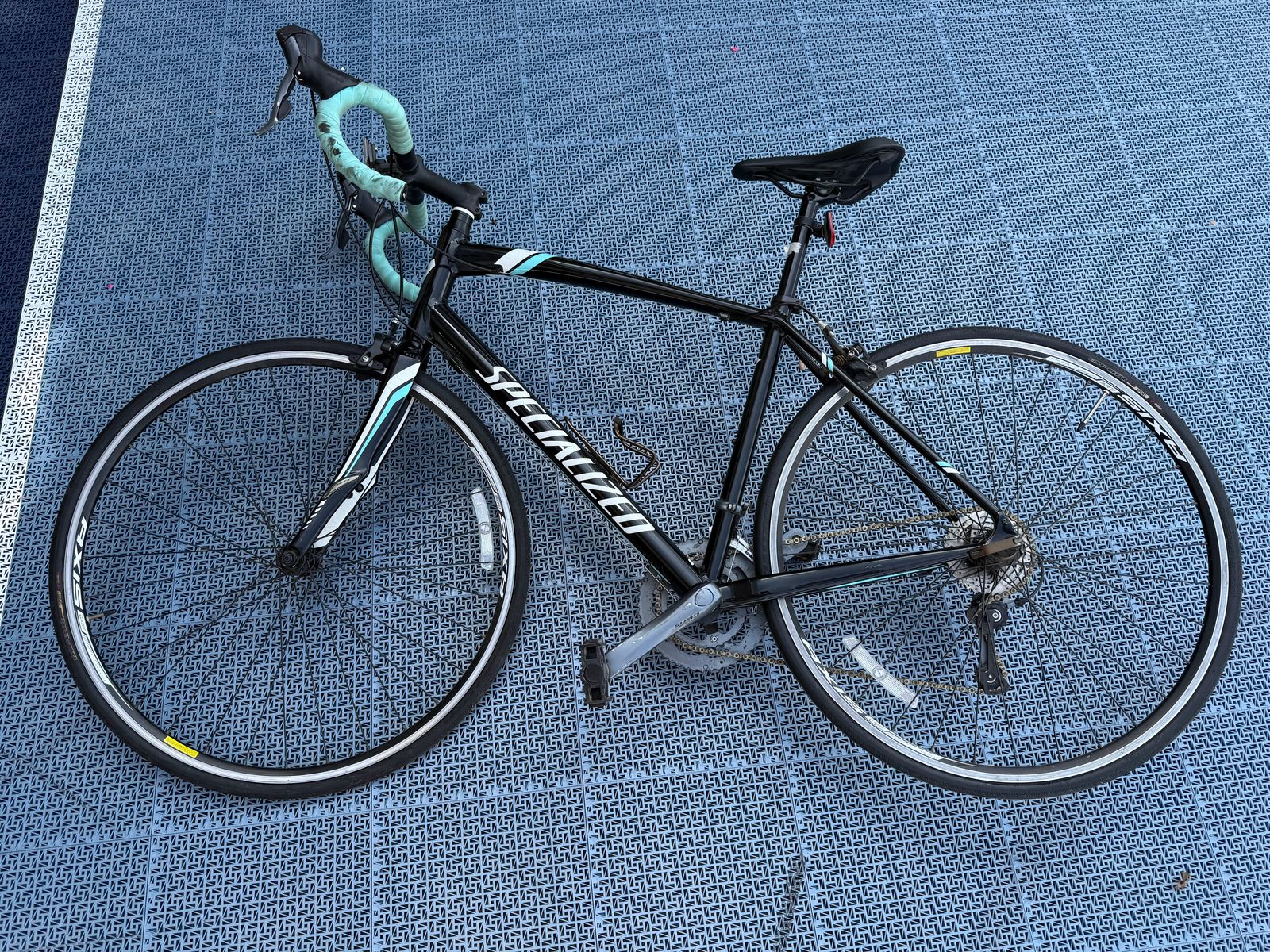 Specialized Road Bike – 57 cm – Excellent Condition