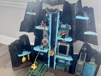 Imaginex Batman Batcave With Characters