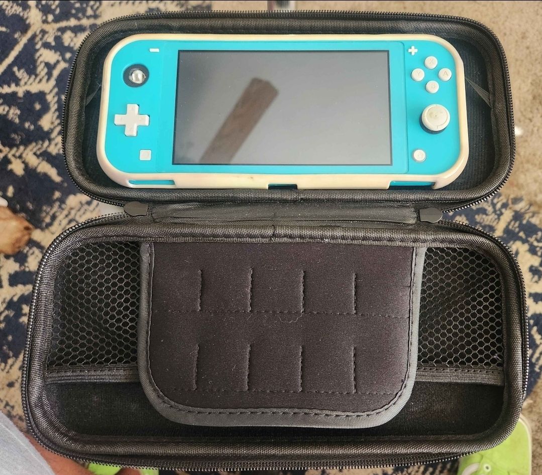 Nintendo Switch Lite w/case