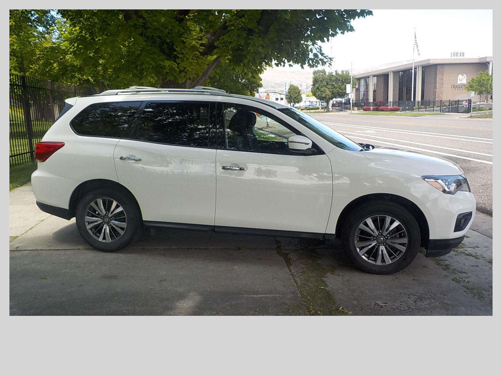 2018 Nissan Pathfinder SV