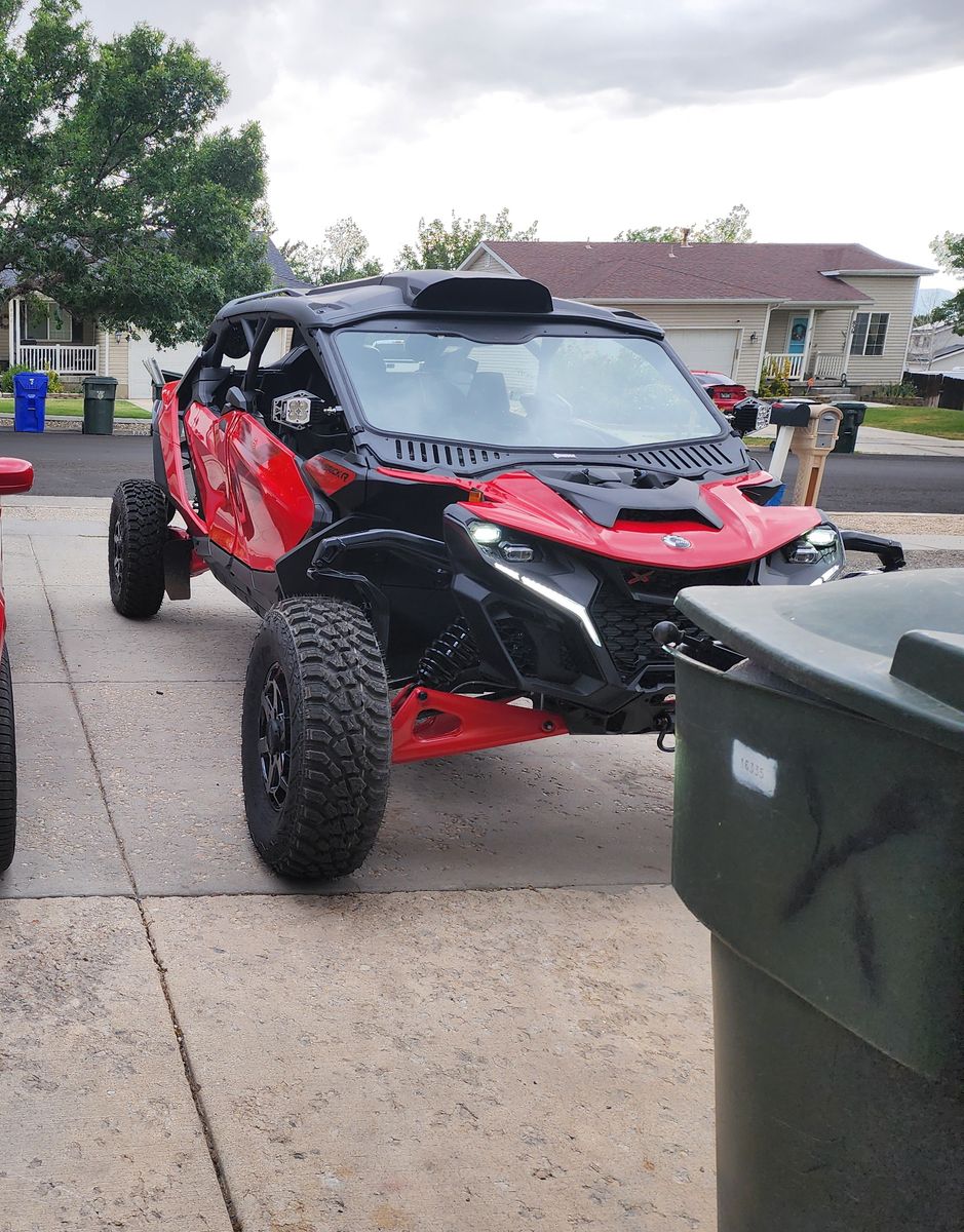 Can am maverick r max