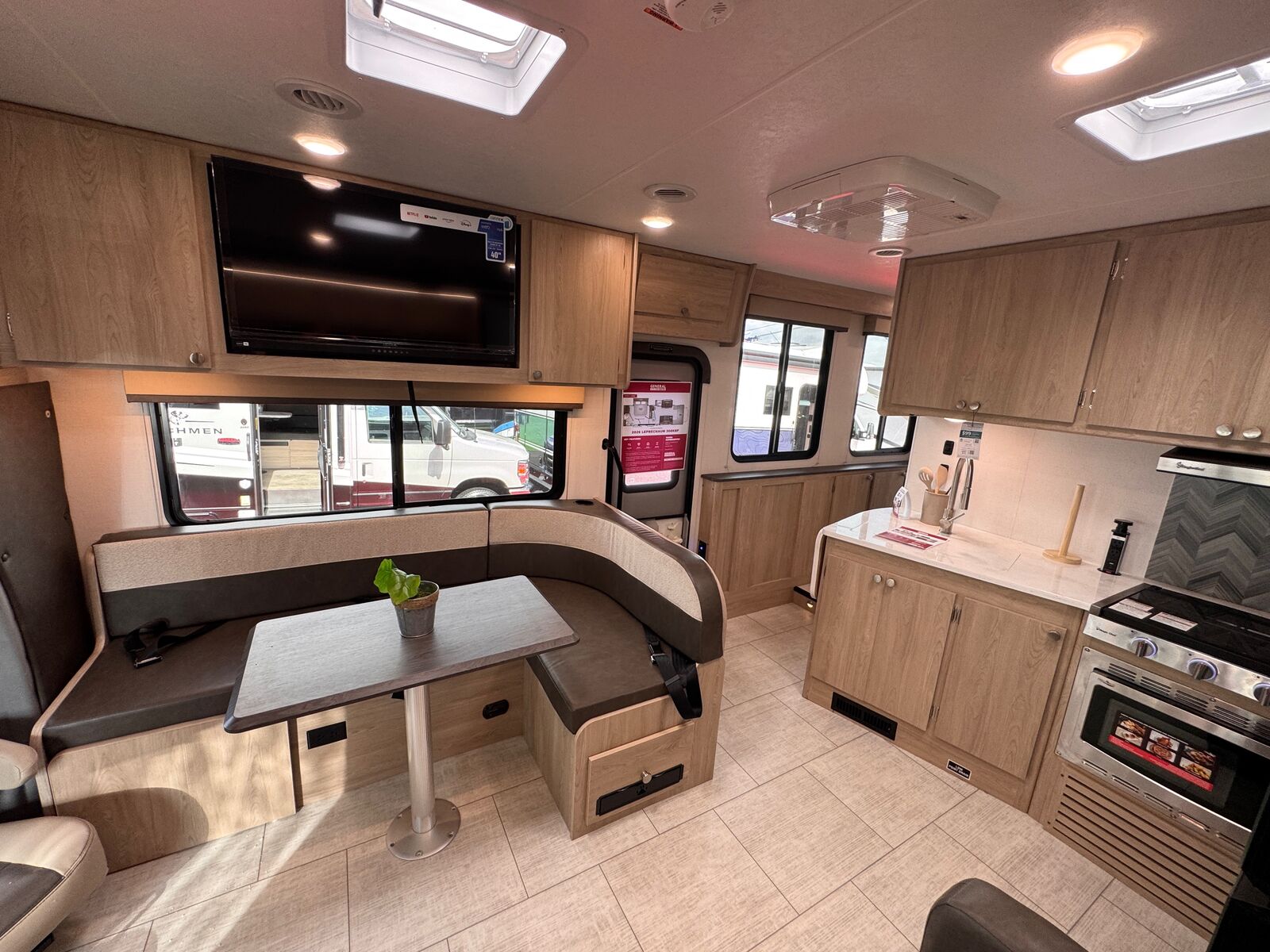 NEW 30KB -31 ft Coachmen Motorhome- Fully Stocked- KING bed- washer and dryer- for Rent