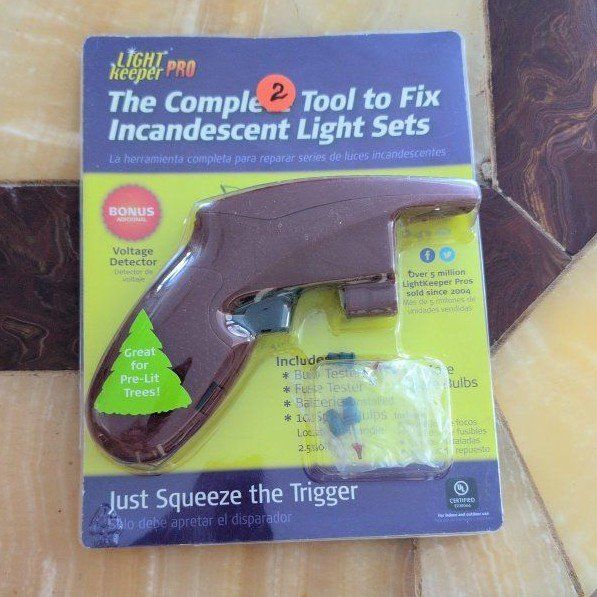 Incandescent light bulb fixing tool