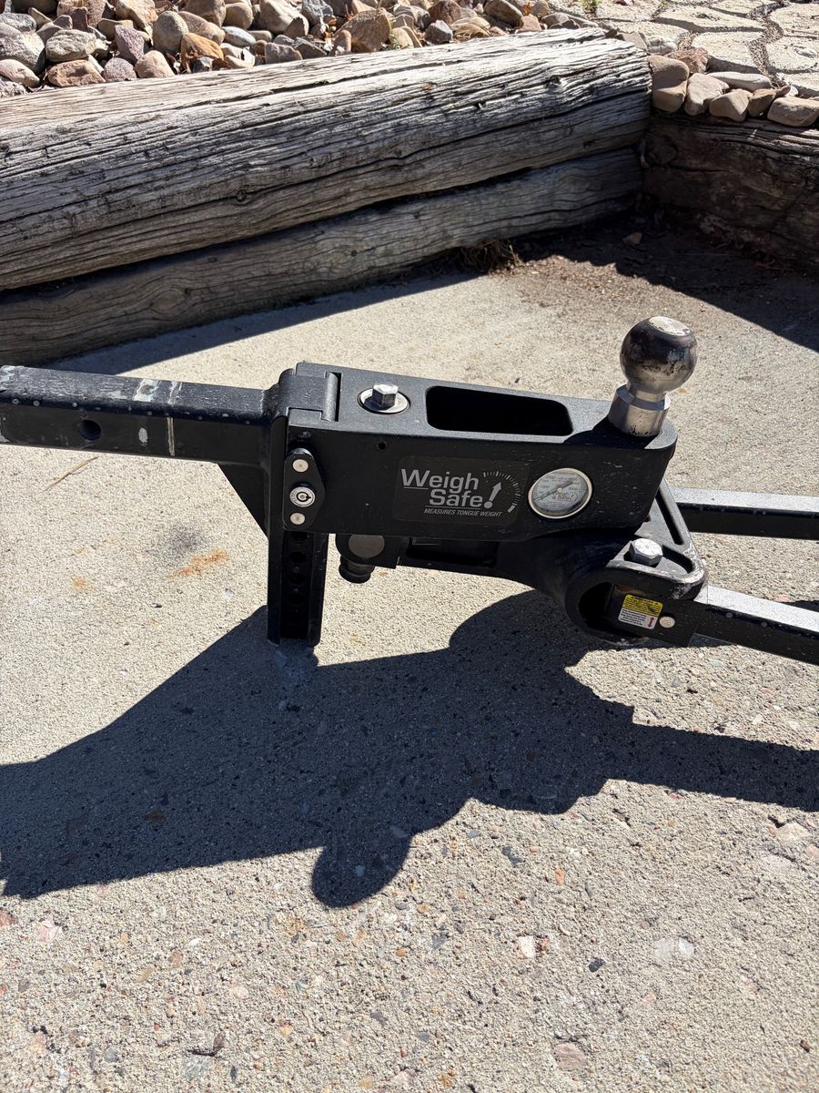 Weigh Safe Weight Distribution Hitch with Built-in Tongue Weight Scale, 2-2 5/16 " Shank