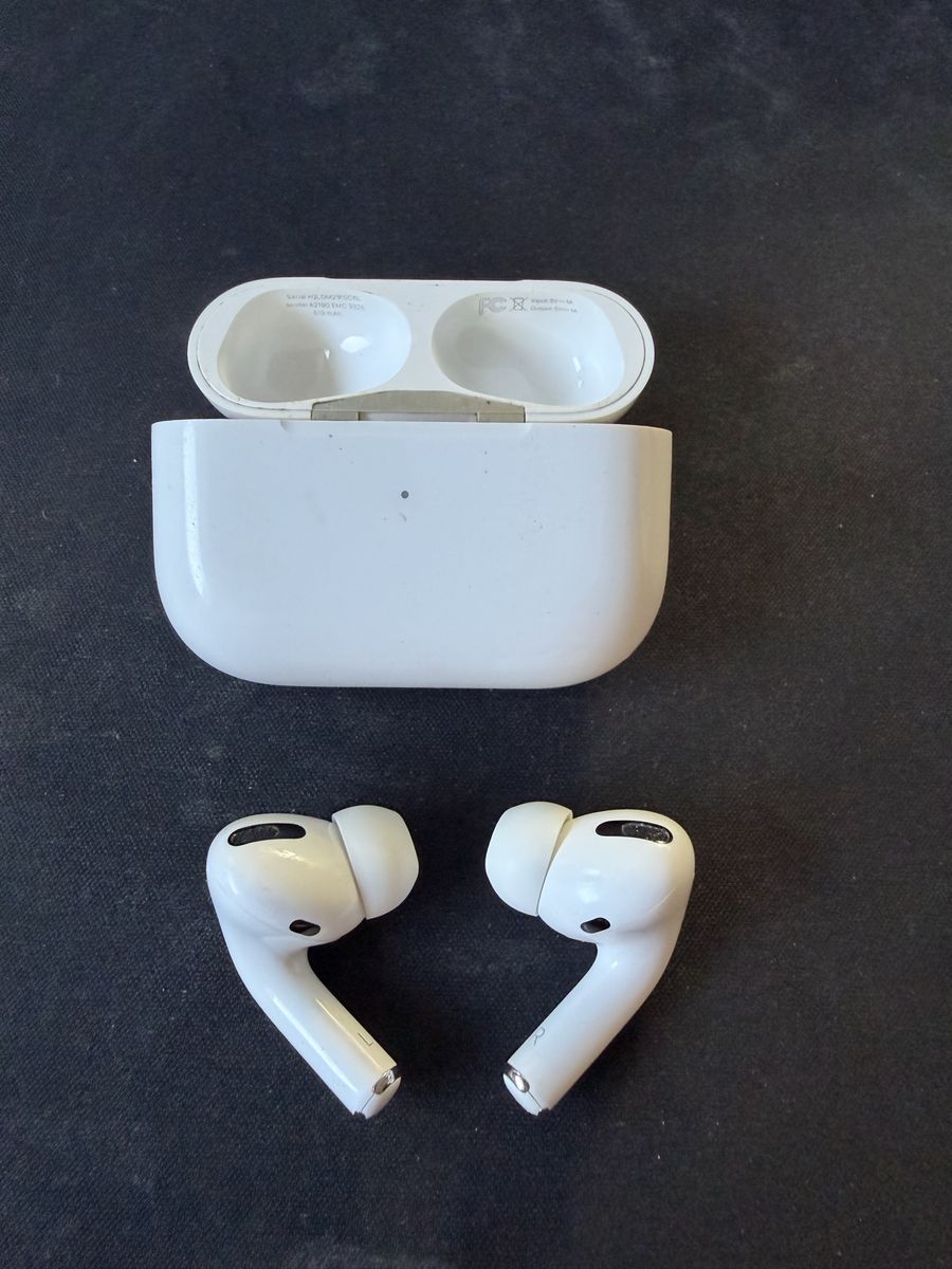 Apple AirPods Pro (1st Gen) with Charging Case - White Wireless Earbuds