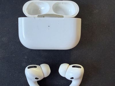 Apple AirPods Pro (1st Gen) with Charging Case - White Wireless Earbuds