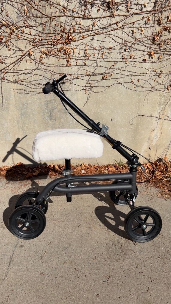 Knee rover Economy, Scooter Double Brakes Like New