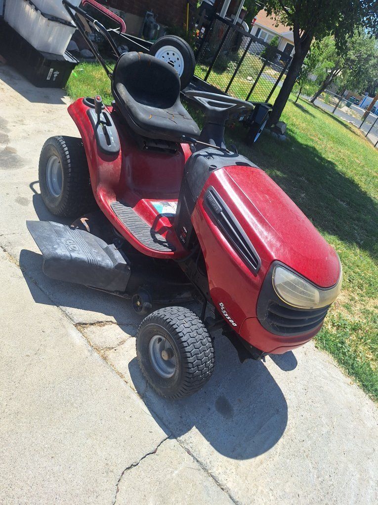 Craftsman DLS 3500 Automatic 42" Deck Riding Lawn Mower - Red, Used