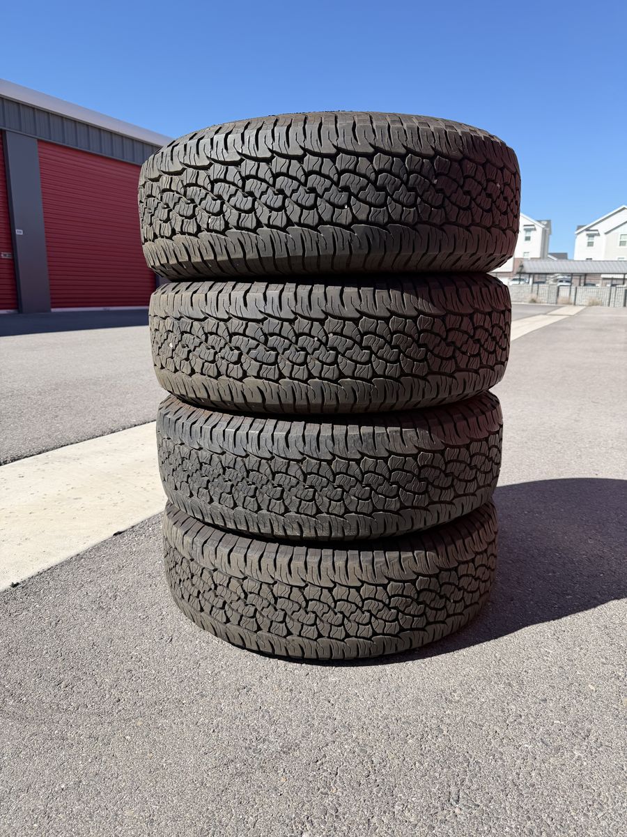 265/70R17 Bfgoodrich Trail Terrain Almost New